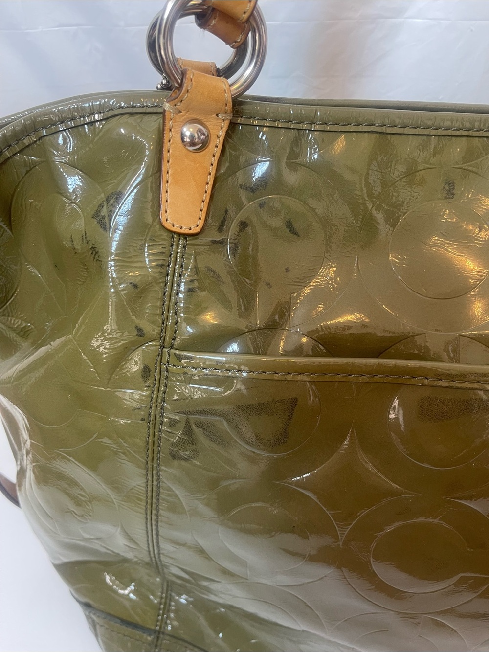 Coach 13179 patent olive green leather tote bag. - Picture 4 of 12